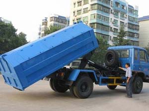 自装卸式垃圾车